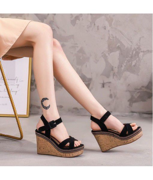 2019 new Korean version of summer waterproof platform wedge heel word sandals women's high heel fashion with fish mouth sponge cake women's shoes