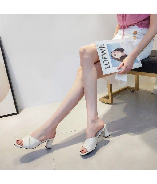 Summer wear high-heeled shoes for women 2020 new style thick heel fashion water diamond flip flops and sandals
