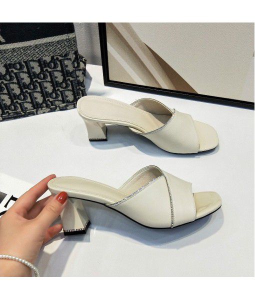 Summer wear high-heeled shoes for women 2020 new style thick heel fashion water diamond flip flops and sandals
