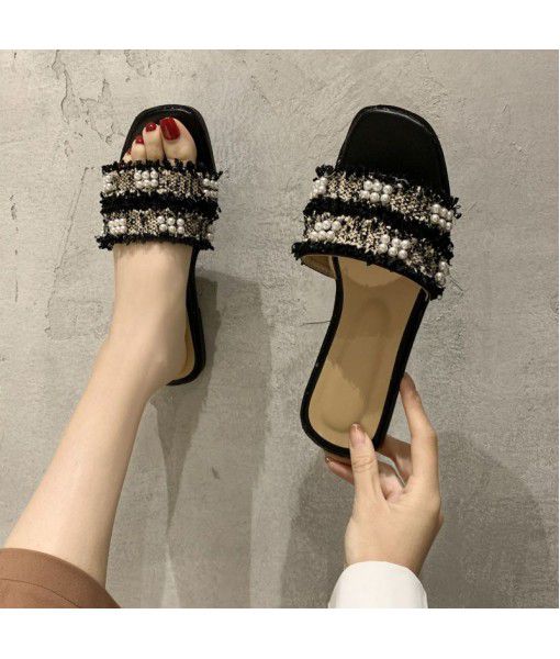 Flat bottom slippers for women wear 2020 new summer fashion all-around thick heel middle heel pearl belt net red sandals