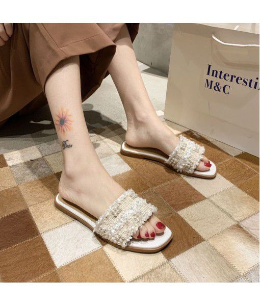 Flat bottom slippers for women wear 2020 new summer fashion all-around thick heel middle heel pearl belt net red sandals