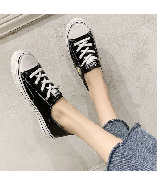 The first layer of cowhide small white shoes women's 2020 summer new leather flat bottomed all-around Little Daisy Shoes a generation of fashion