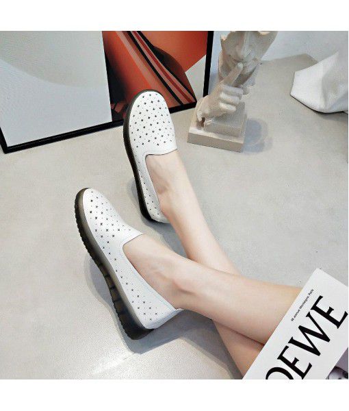 Welfare soft sole, soft surface, flat sole, mother's shoes, women's 2020 summer new hollow leisure leather single shoes, women's shoes