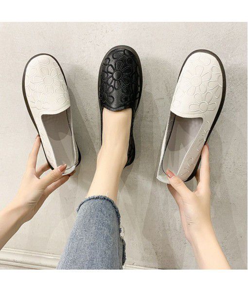 Welfare leather embroidered mother's single shoes women's flat sole breathable soft sole soft surface
