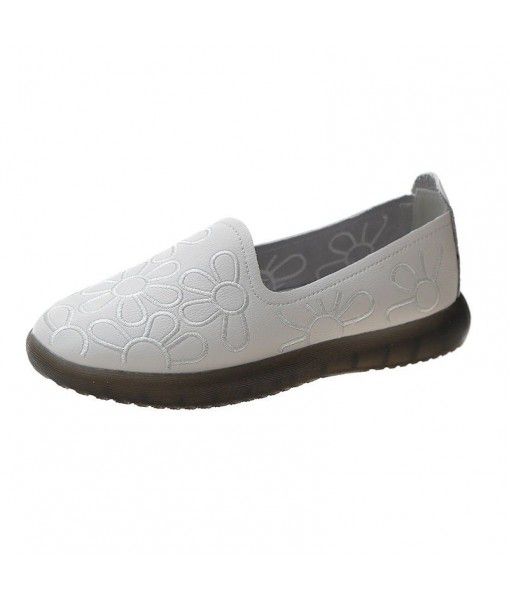 Welfare leather embroidered mother's single shoes women's flat sole breathable soft sole soft surface
