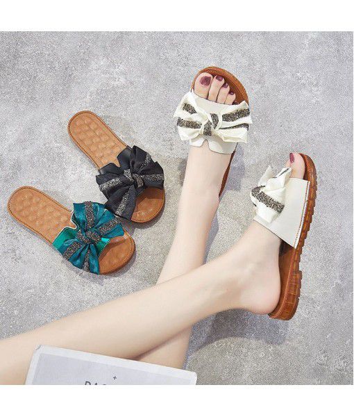 Leather sandals for women wear a new typ...